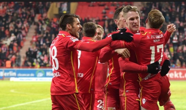  汉诺威96中场调度游刃有余，掌控节奏主导比赛