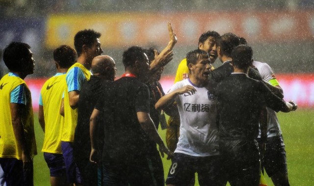  弗莱堡定位球防守严密力保城门不失战平狼堡