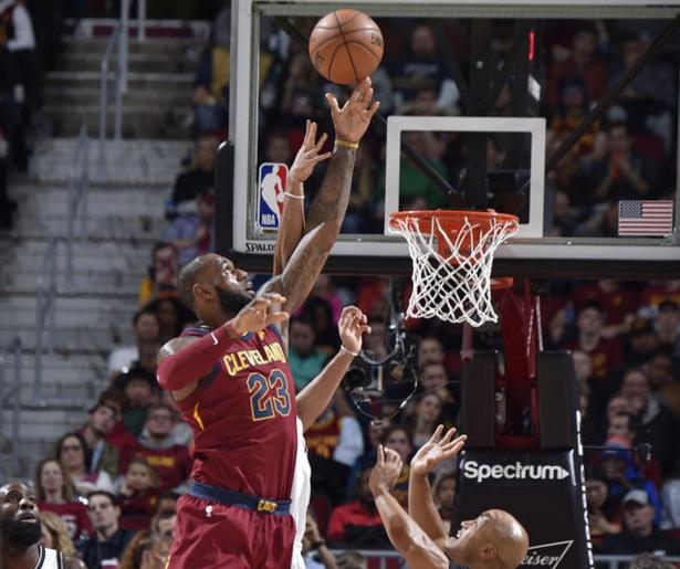  布伦森末节接管比赛，尼克斯主场力克篮网